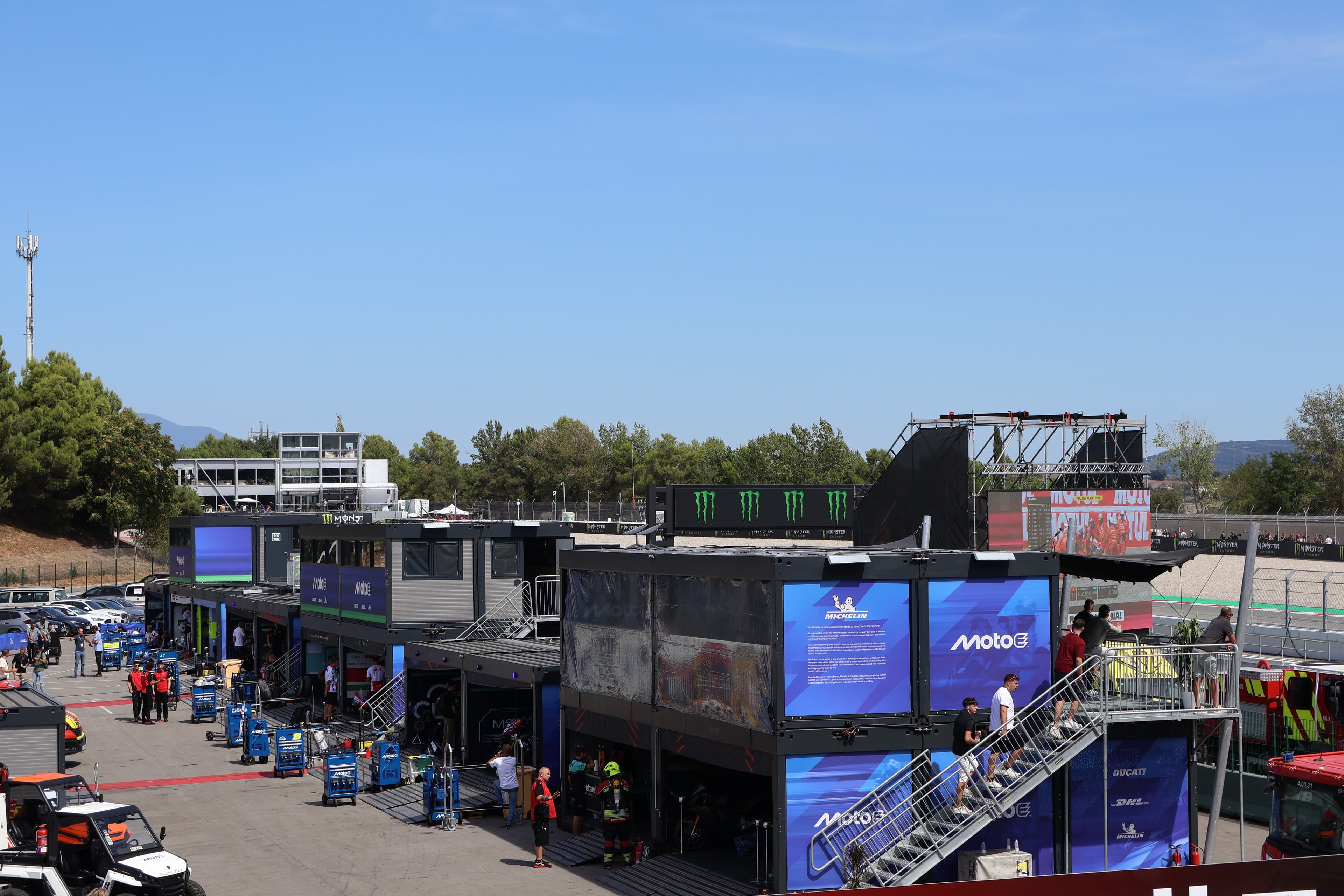 48 vouwbare units voor paddock en hospitality tijdens de MotoE in Barcelona (3)