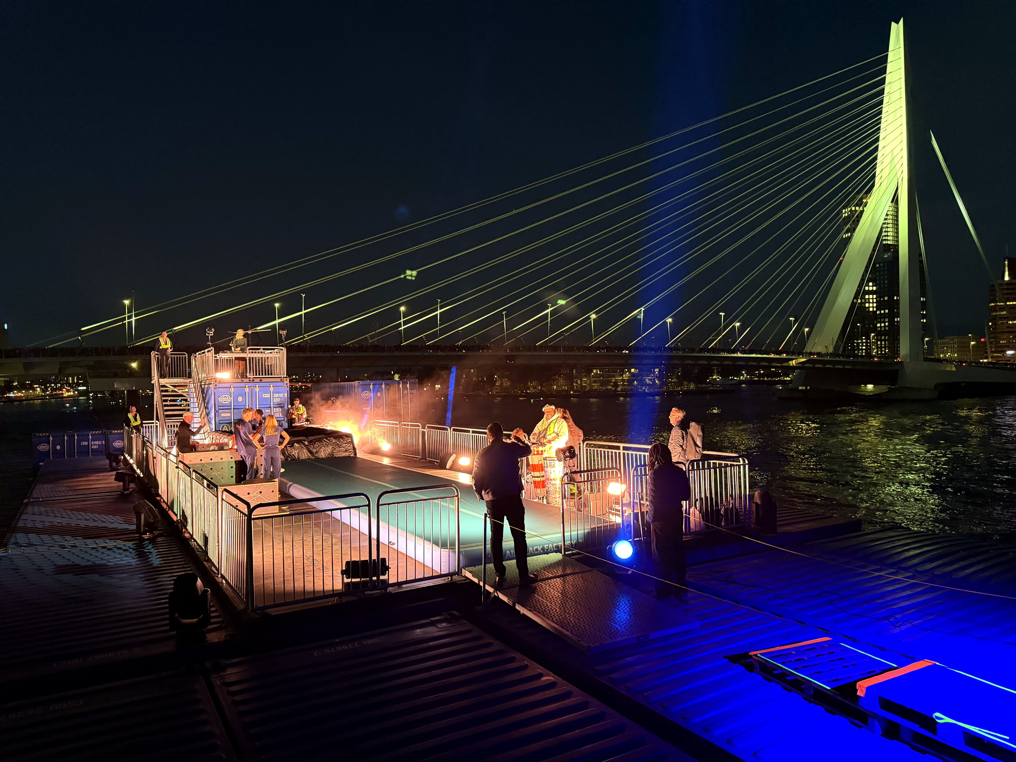Dubbellaagse regie en drijvend podium voor Backbone tijdens de Wereldhavendagen Rotterdam