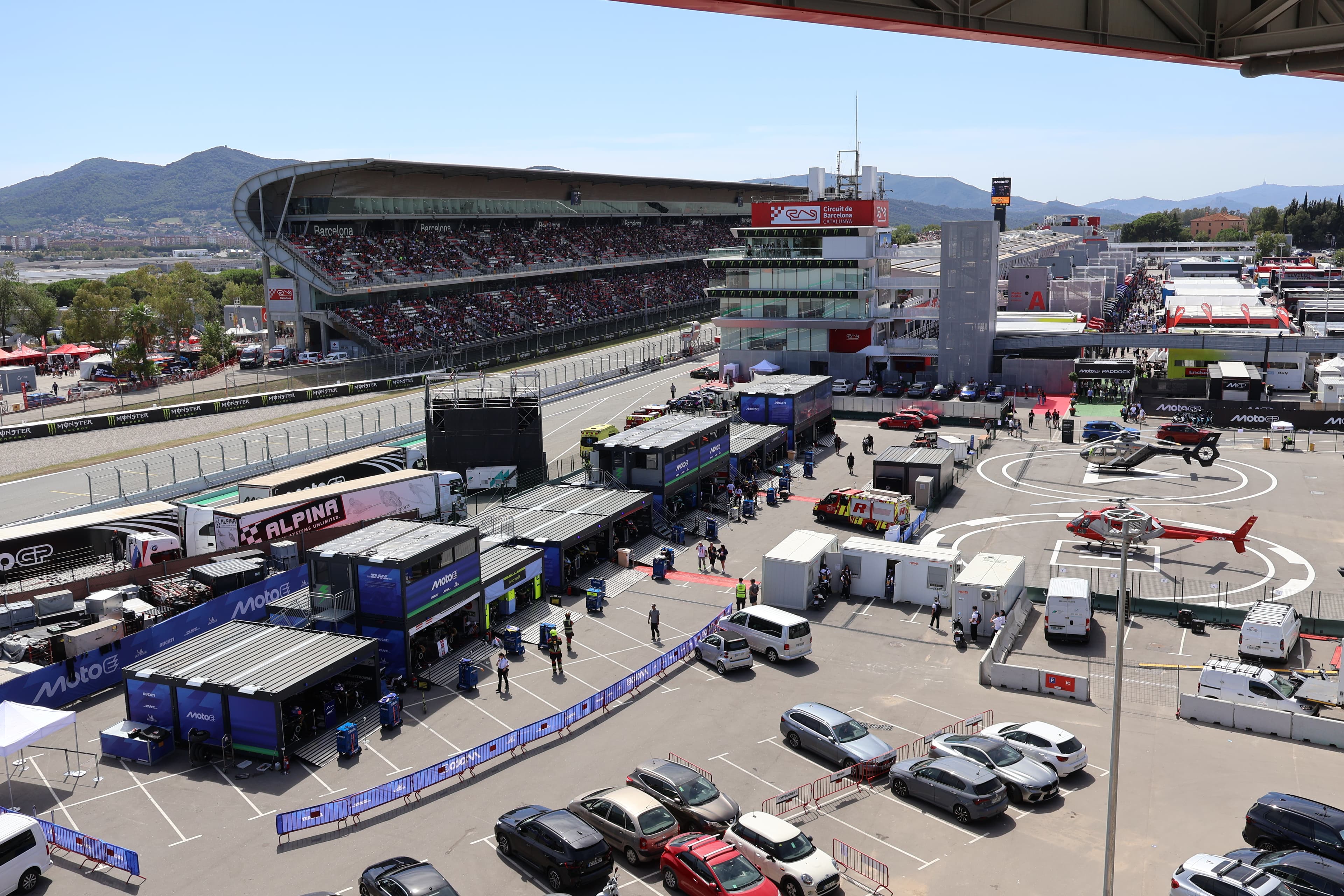 48 vouwbare units voor paddock en hospitality tijdens de MotoE in Barcelona (2)