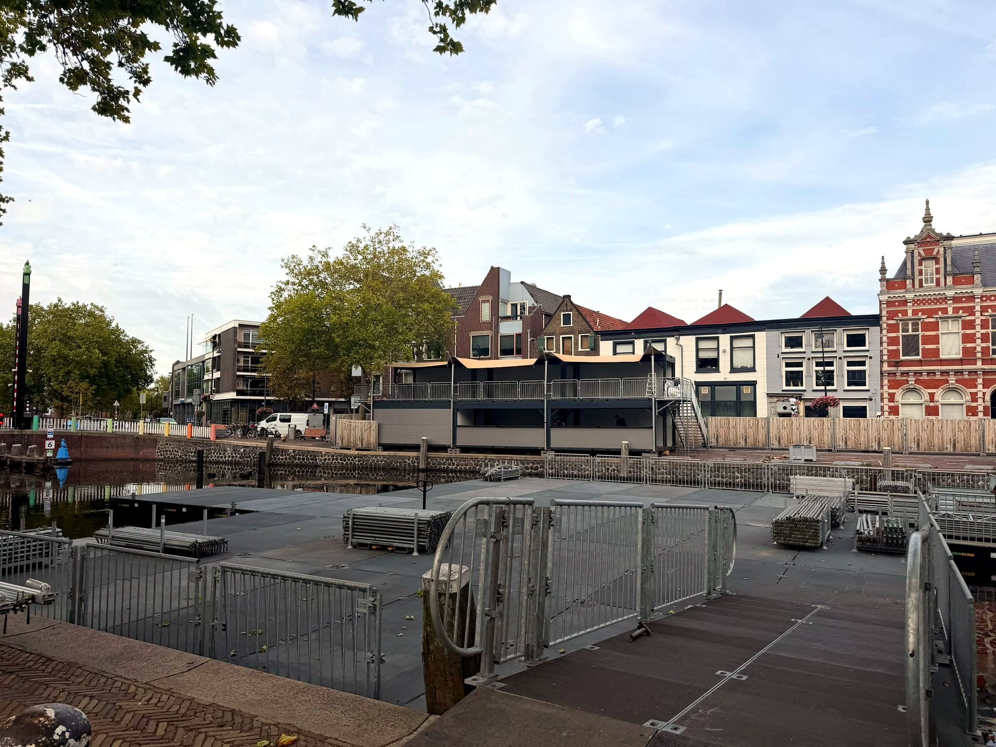 Dubbellaagse VIP-unit aan het water voor Reboot Productions op de Kraanconcerten in Vlaardingen (3)